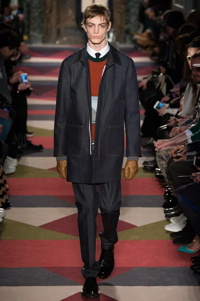 Look 30